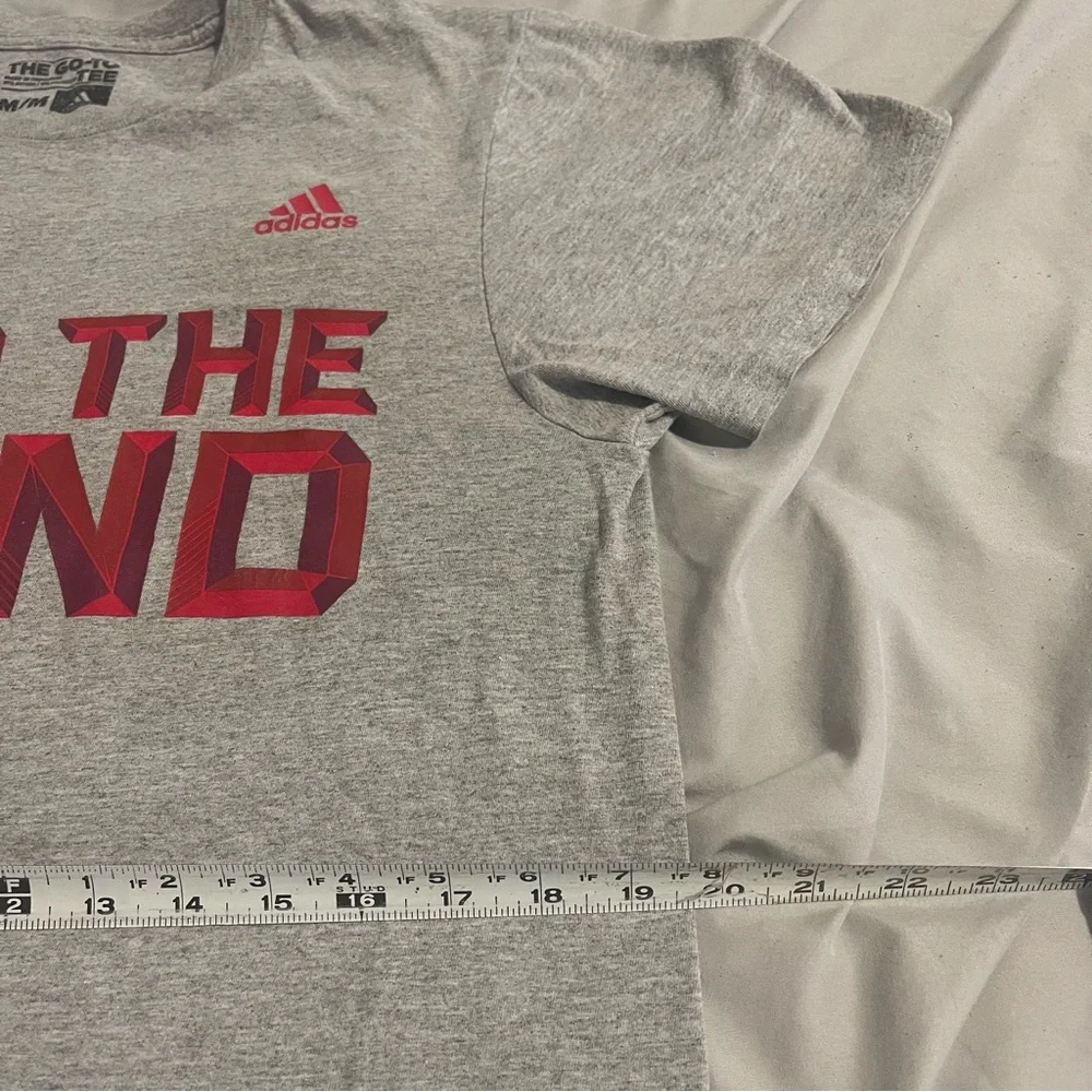 Adidas Shirt Men Medium Gray The Go-To Tee Lightweight Sports‎ Feed The Grind